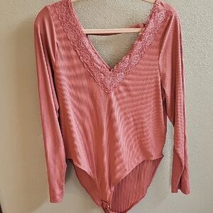Chic Lace V-Neck Bodysuit in Pink